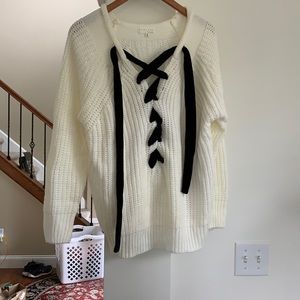 OVERSIZED WHITE SWEATER WITH BLACK TIES